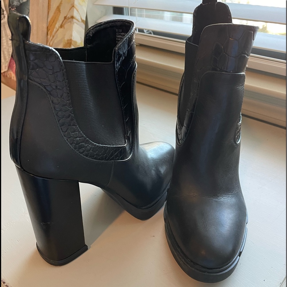 Size 9.5 Black Gianni Bini high heel booties